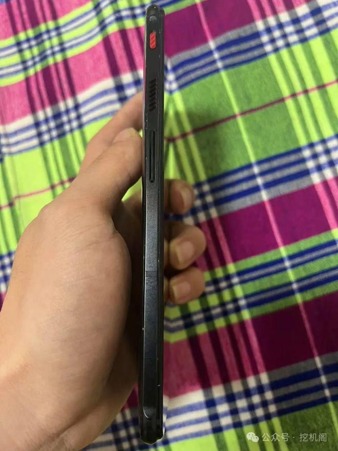n1+165Hz屏！红魔7游戏机依然强悍PP电子模拟器试玩450元=骁龙8Ge(图7)